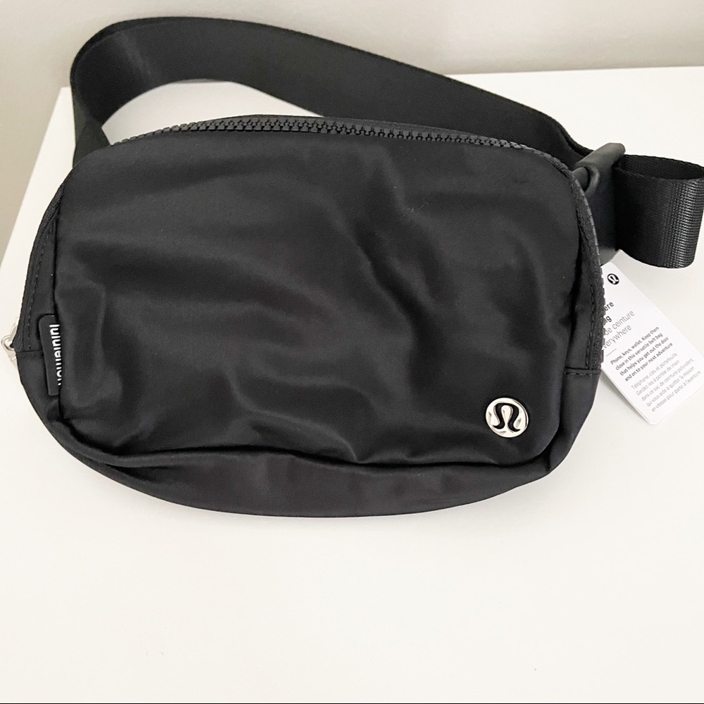 NEW! Lululemon Everywhere Belt Bag